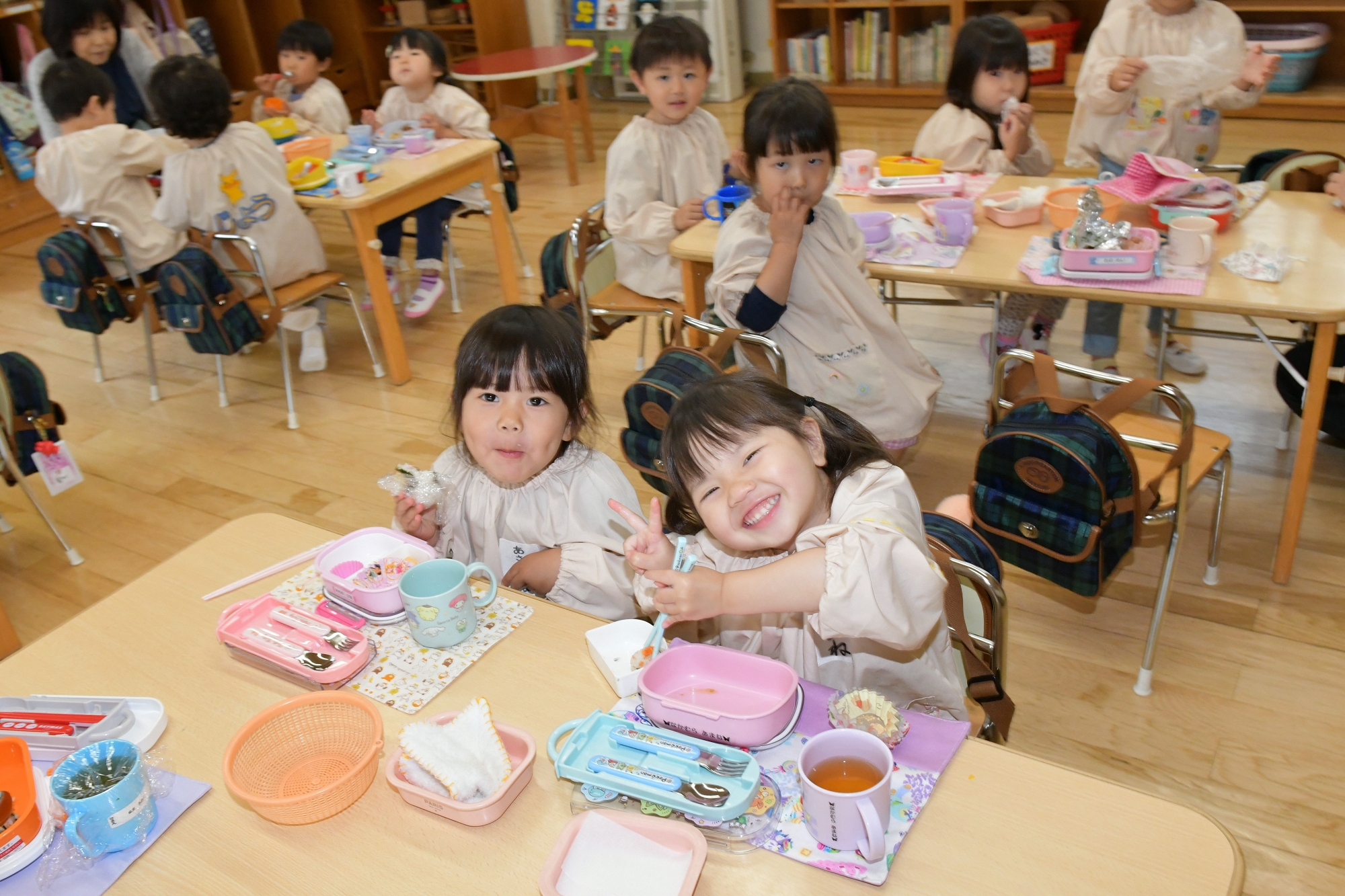 昼食は月・木曜日の希望者が給食、 火・水・金曜日はお弁当です。